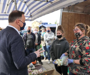 Andrzej Duda na targowisku w Garwolinie