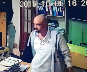 Poznajesz tych mężczyzn? Okradli sejf, szuka ich policja