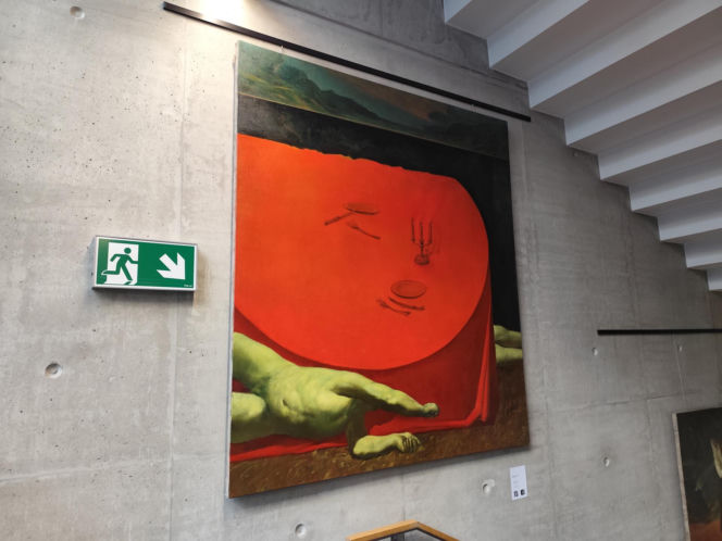 W Sądzie Apelacyjnym w Krakowie powiesili obrazy. "Niektórzy robią dziwne miny"