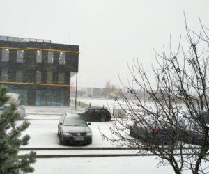 Śnieżyca we Wrocławiu i okolicach. Fatalne warunki na drogach 