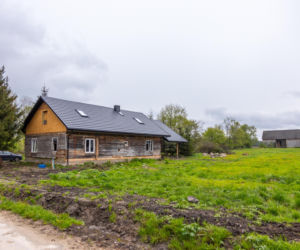 Największy dom we wsi odzyskuje duszę. Niezwykła metamorfoza starego siedliska