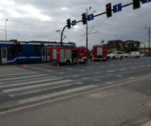 Kraków: 20-letnia dziewczyna wpadła pod tramwaj przy przystanku Rzebika