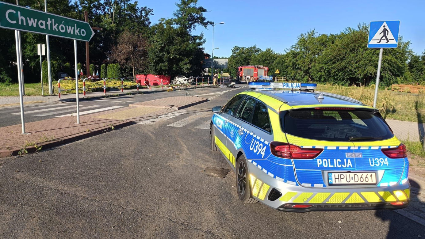 Tragedia pod Gnieznem! BMW wypadło z drogi, nie żyje 22-letni kierowca