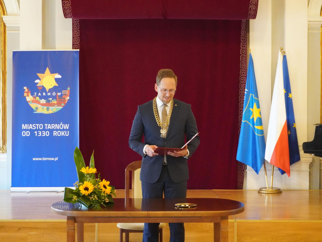 Prezydent Tarnowa udzielił ślubu. Anna i Mariusz powiedzieli sobie „tak” w Sali Lustrzanej