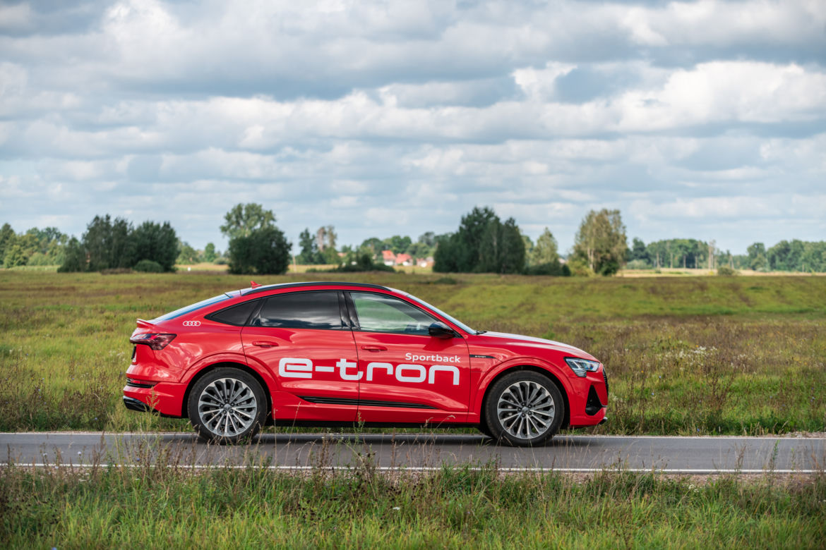 Audi e-tron Sportback 55 quattro S line (Catalunya Red)