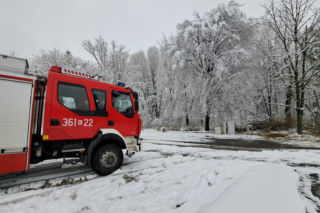 Śnieżyca w regionie tarnowskim: Setki interwencji straży, braki prądu w powiecie  