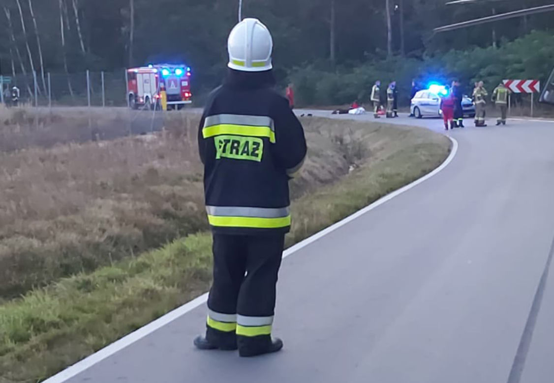 Motocyklista zabił się na drzewie pod Warszawą. Pasją Roberta były motory i katamarany