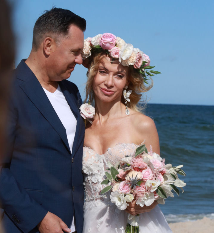 Małgorzata Opczowska wzięła ślub z Jackiem Łęskim na plaży