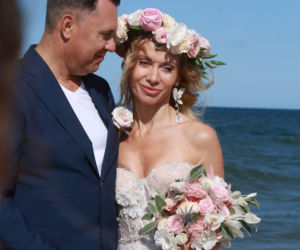 Małgorzata Opczowska wzięła ślub z Jackiem Łęskim na plaży