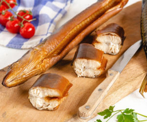 Wędzony węgorz za 200 zł/kg to nie zdzierstwo. To dlatego ta ryba jest tak droga