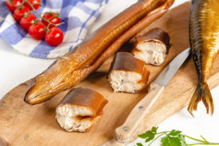 Wędzony węgorz za 200 zł/kg to nie zdzierstwo. To dlatego ta ryba jest tak droga