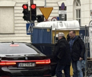 Bronisław Komorowski gnał do krawca z dżinsami. Po drodze złamał prawo!