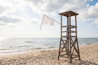 Sinice Kołobrzeg. Czy w Kołobrzegu można się kąpać 25.08? Flaga, warunki pogodowe