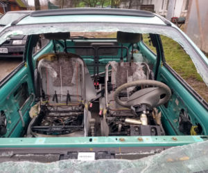 Olsztyn. Mandat za demontaż samochodu na podwórku