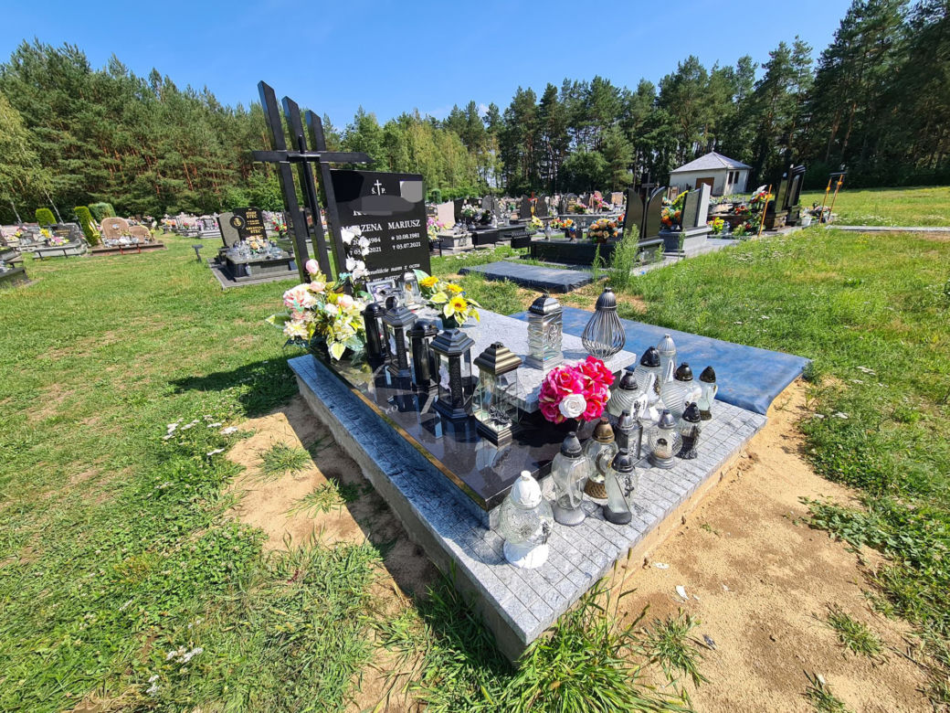 Przędzel: Grób Marzeny i Mariusza rok po tragedii w Jamnicy