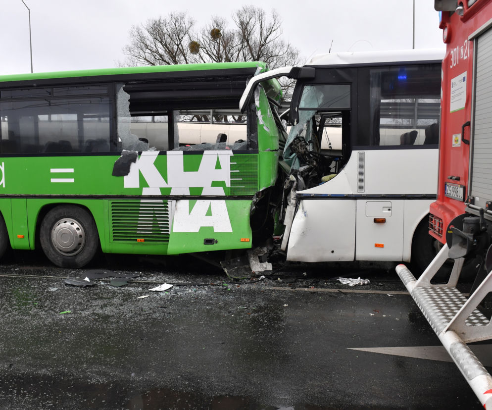  Miejsce zderzenia dwóch autobusów na ul. Gdańskiej w Szczecinie