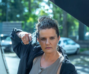 Młode gliny, odcinek 17: nastolatek dokonuje brutalnego rozboju. Jego ofiara, ciężarna kobieta, walczy o życie