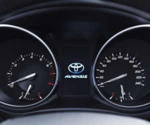 Toyota Avensis lifting 2015