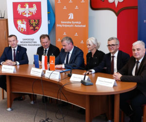 Podpisanie umów na przebudowy skrzyżowań na DK 15 w Sampławie i DK 16 w Lubajnach, Starych Jabłonkach i Zawadach Małych