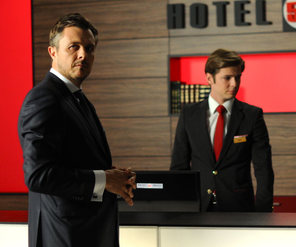 Hotel 52 sezon 7 odcinek 82 (odc. 4). Igor (Kamil Kula), Andrzej (Marek Bukowski)