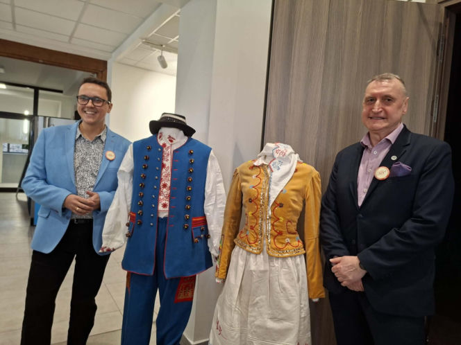 Starachowice tętnią tradycją! Trwa pierwszy Festiwal Kół Gospodyń i Gospodarzy Wiejskich „Lokalne pasje”