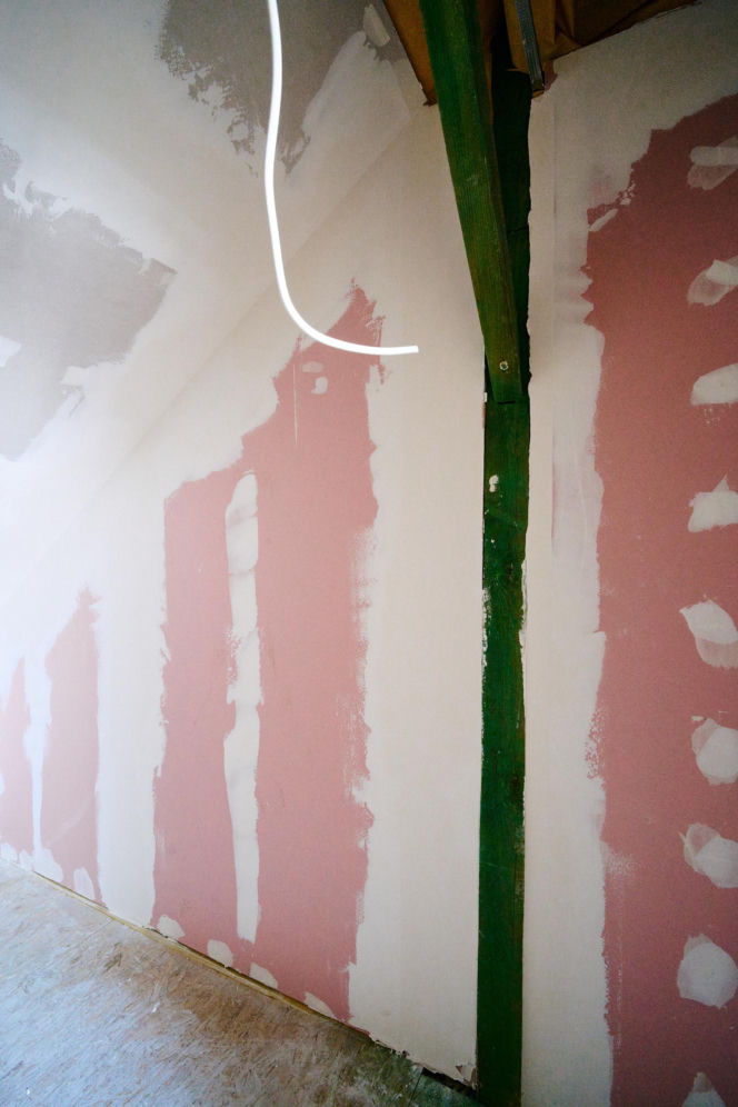 Tragiczny wypadek przerwał marzenia. Ekipa "Nasz Nowy Dom" walczyła z czasem. ZDJĘCIA domu przed i po remoncie