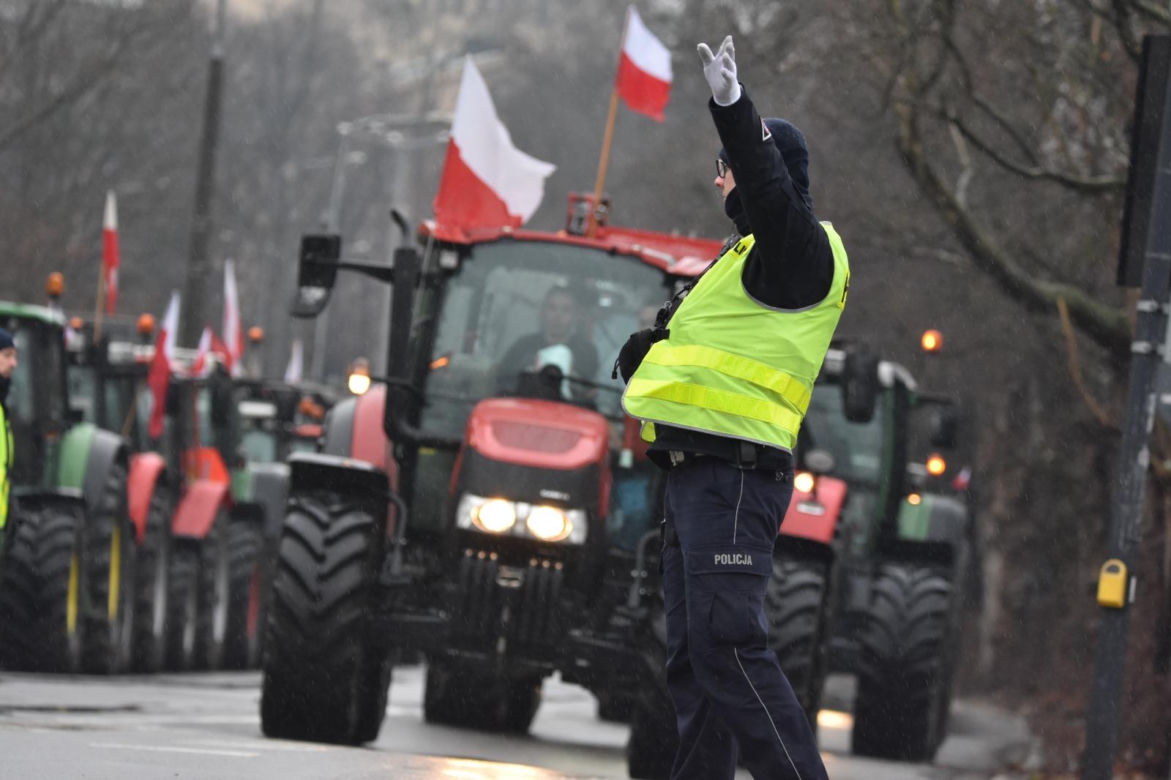 Protest rolników 2024. Ciągniki rolników blokują wjazdy do Poznania