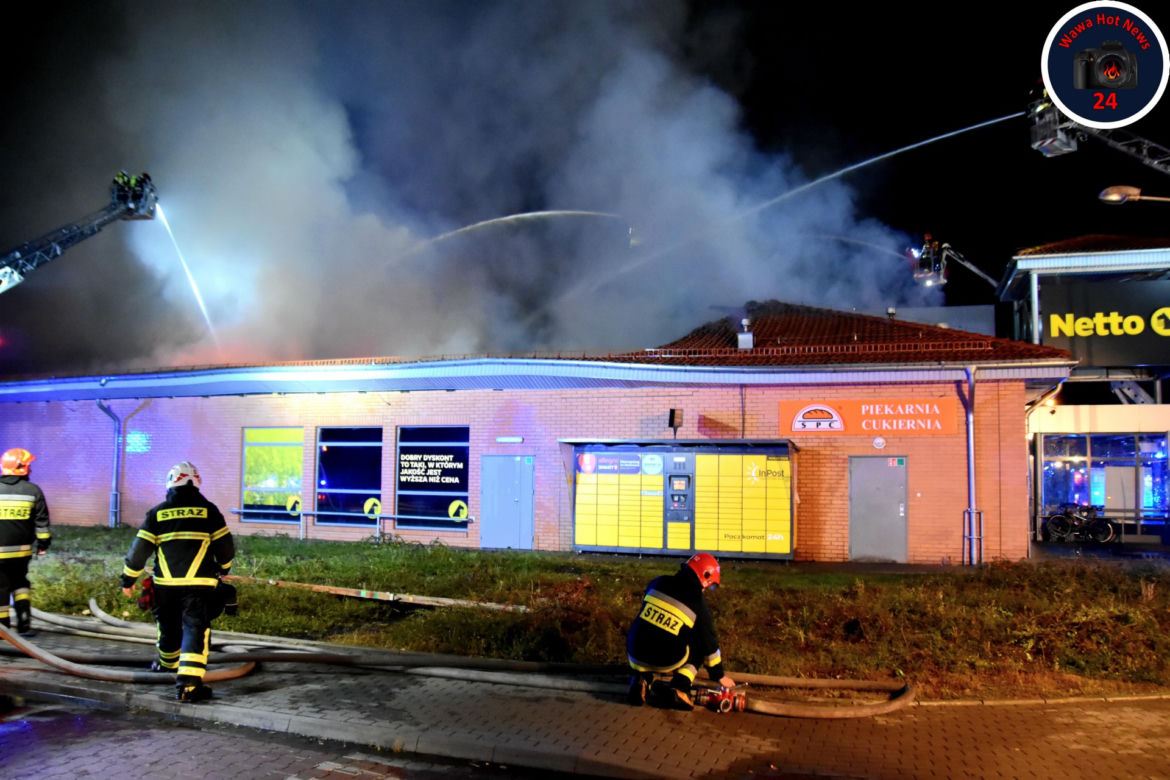 O krok od tragedii! Wielki pożar w sklepie Netto. Budynek stanął w ogniu
