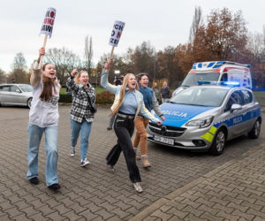Pierwsza miłość, odcinek 4145. Emilka (Anna Ilczuk), psychol Mateusz (Lesław Żurek)