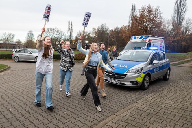 Pierwsza miłość, odcinek 4145. Emilka (Anna Ilczuk), psychol Mateusz (Lesław Żurek)