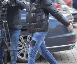 Koterski w dziurawych spodniach, mąż Skrzyneckiej w dresie na pogrzebie Królikowskiego