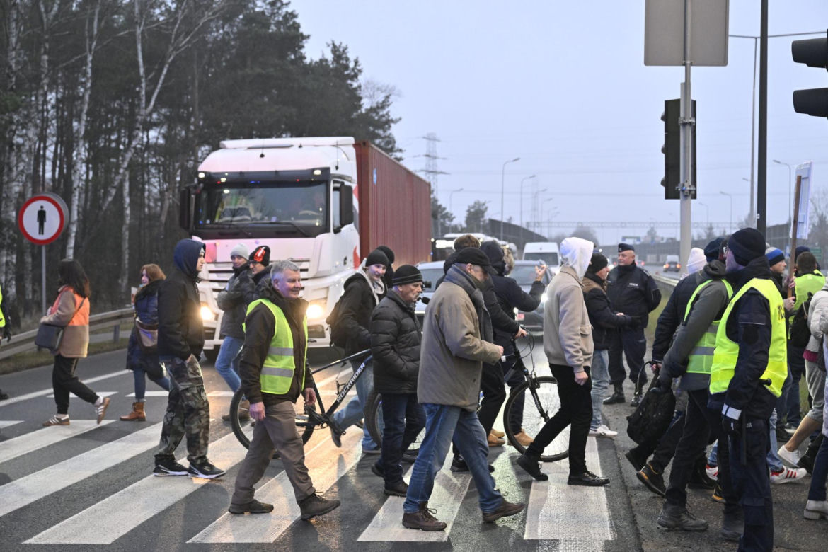 Mają dość korków, chcą buspas. W godzinach szczytu protestowali na pasach