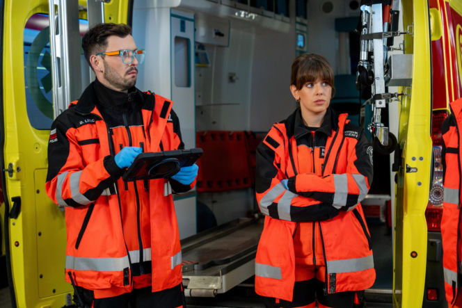 Na sygnale, odc. 918 po wakacjach. Martyna (Monika Mazur), Dobromir Lisicki (Kamil Błoch)