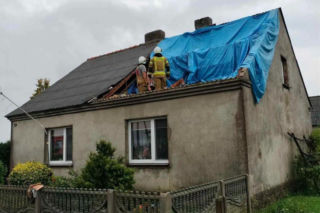 Nawałnice pustoszą Wielkopolskę. Zerwane dachy, setki interwencji i alert RCB