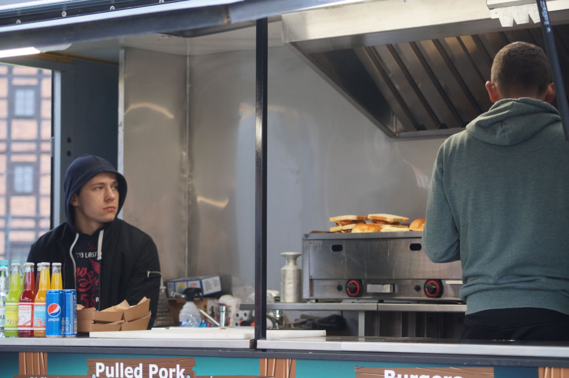 Festiwal Smaków Food Trucków 2023. Restauracje na kółkach zaparkowały na Wyspie Młyńskiej! [ZDJĘCIA]