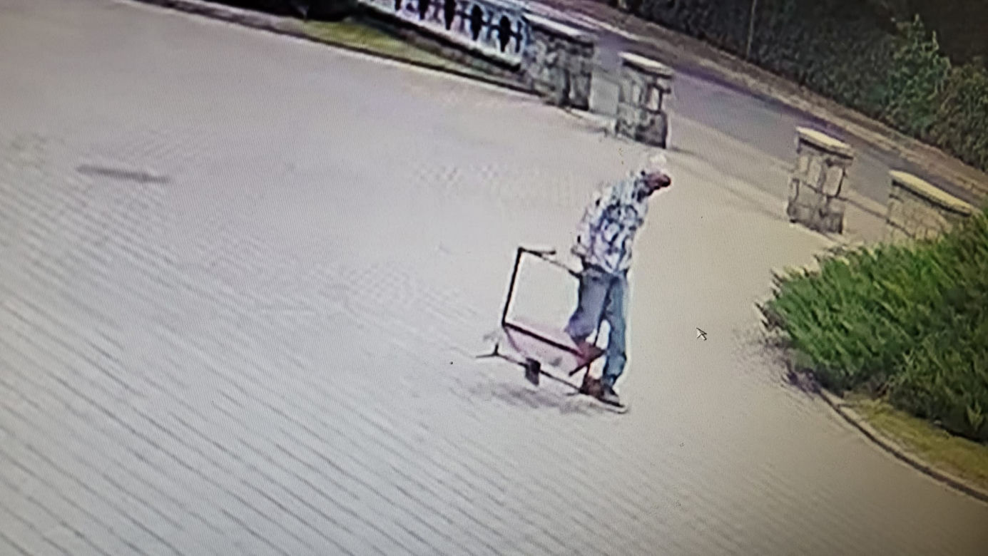 Kościół w Kaliszu okradziony ze skarbonki na datki wiernych! Kamera nagrała złodzieja