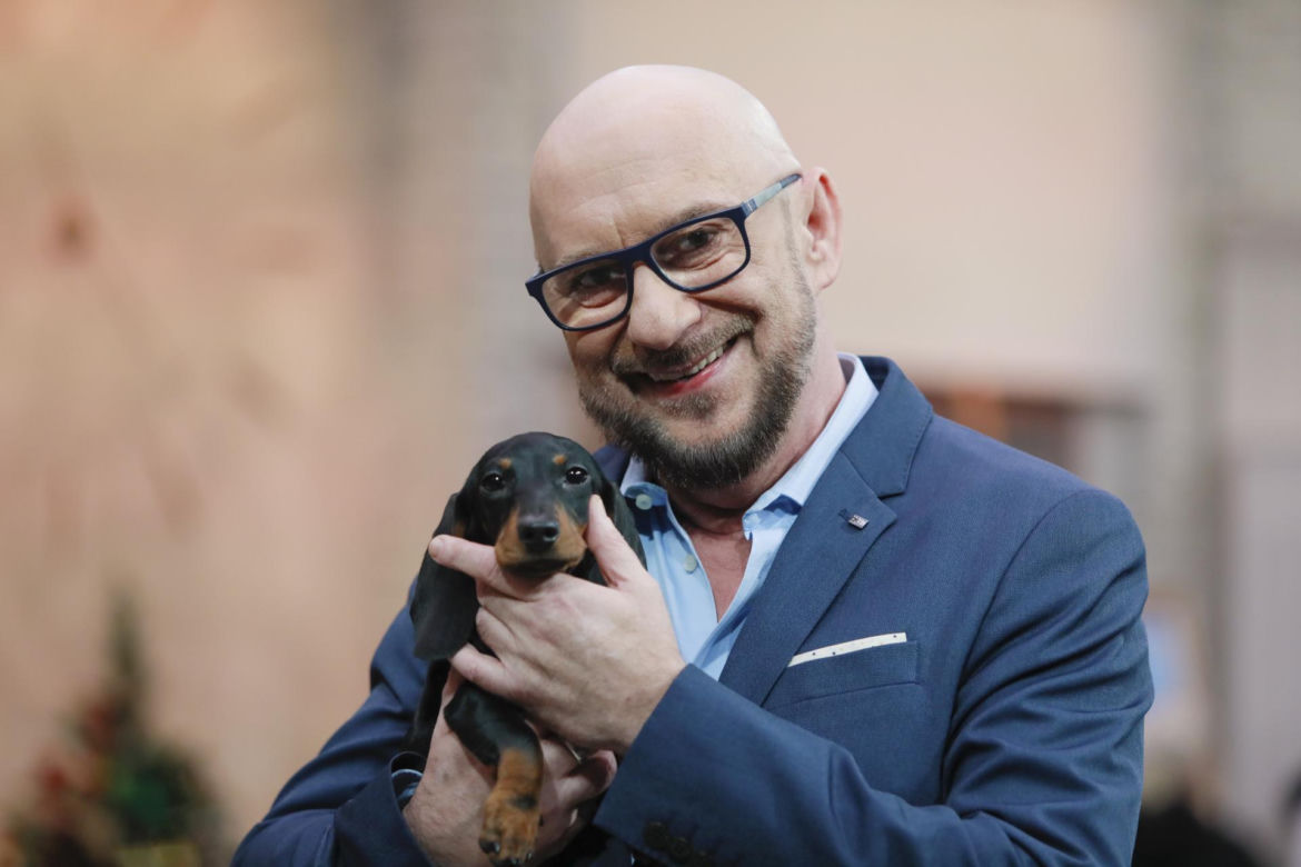 Jego głos znają wszyscy widzowie "Tańca z gwiazdami". Tak wygląda słynny lektor