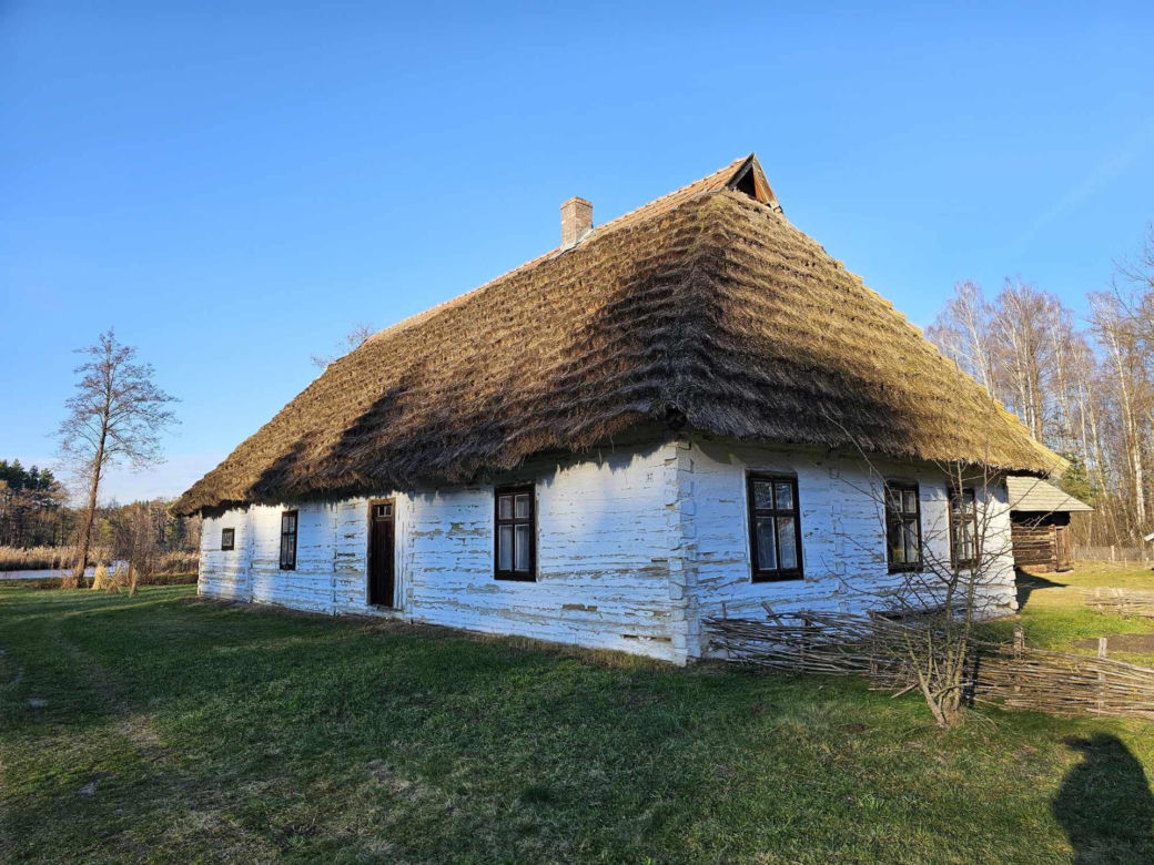 Adamczycha z serialu 1670 znajduje się w Kolbuszowej