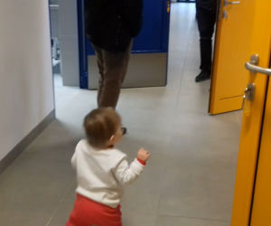 Trzaskowski wpadł do żłobka. Nie zauważył, kto go śledzi...