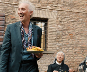 Emily podbija Rzym, a Alfie podyrwa Mindy.