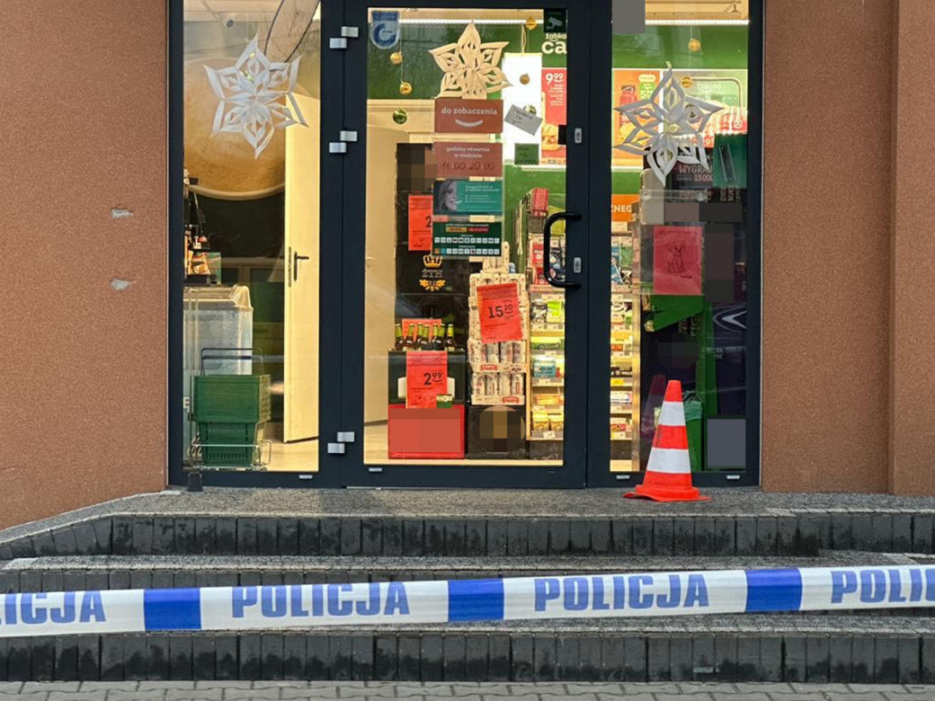 Brutalne zabójstwo w Żabce w Sochaczewie. Zadał ekspedientce 20 ciosów nożem i uciekł. Trwa obława