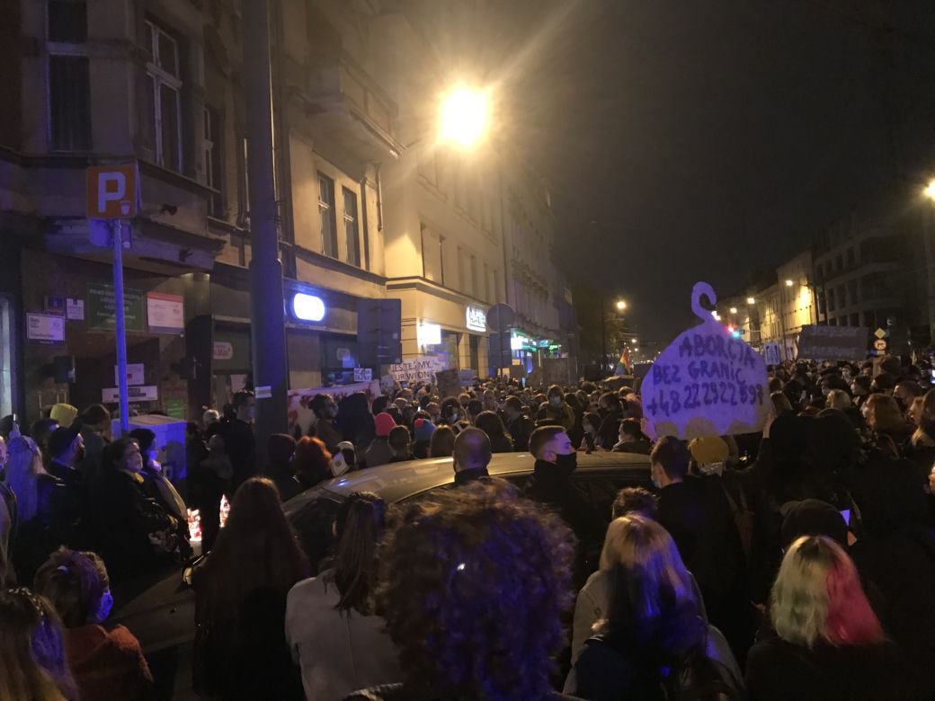 Protest kobiet w Katowicach. Tłumy strajkują przeciwko zakazowi aborcji