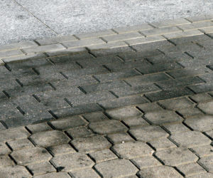 Podpaliła się pod krzyżem