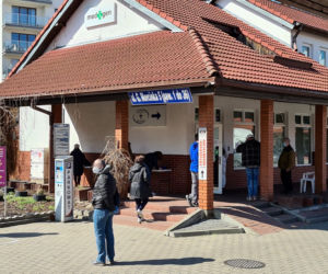 Gigantyczne kolejki do testów na koronawirusa w Warszawie. System tego nie wytrzyma?