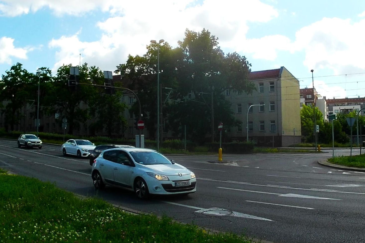 Plac Szyrockiego jest przekleństwem pieszych. Radny interweniuje