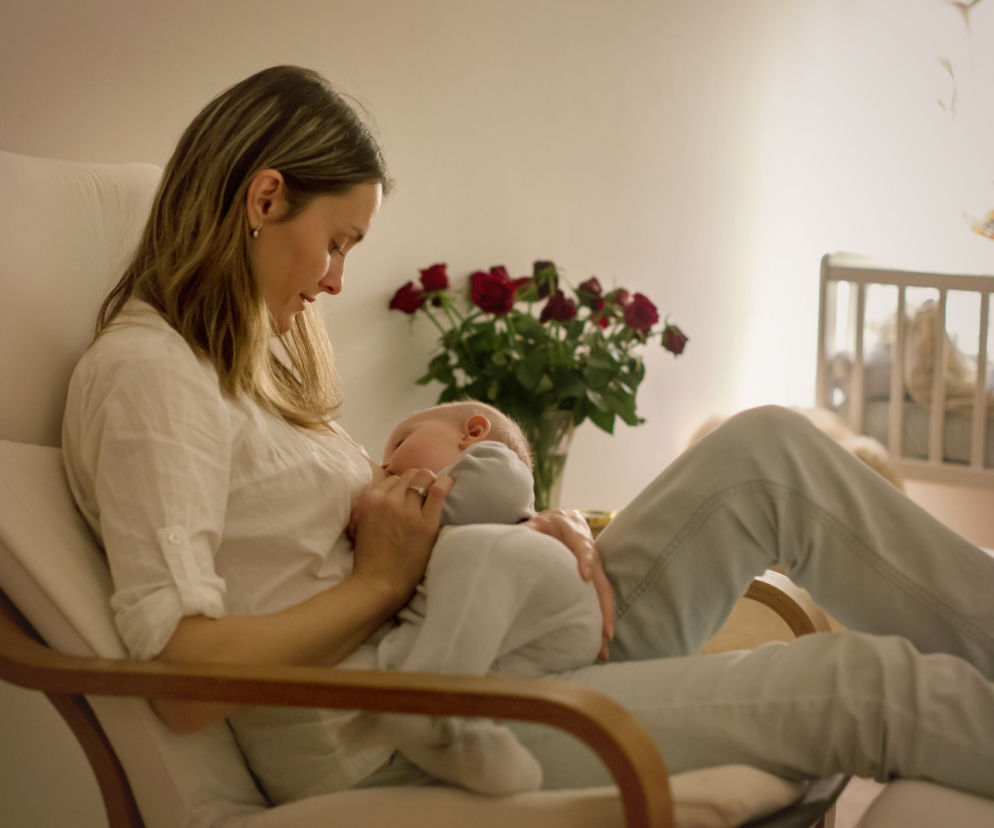 Mama karmi piersią