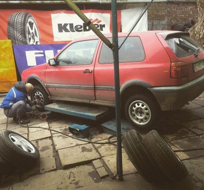 Sławomir Zapała szczyci się, że ma volkswagena golfa III