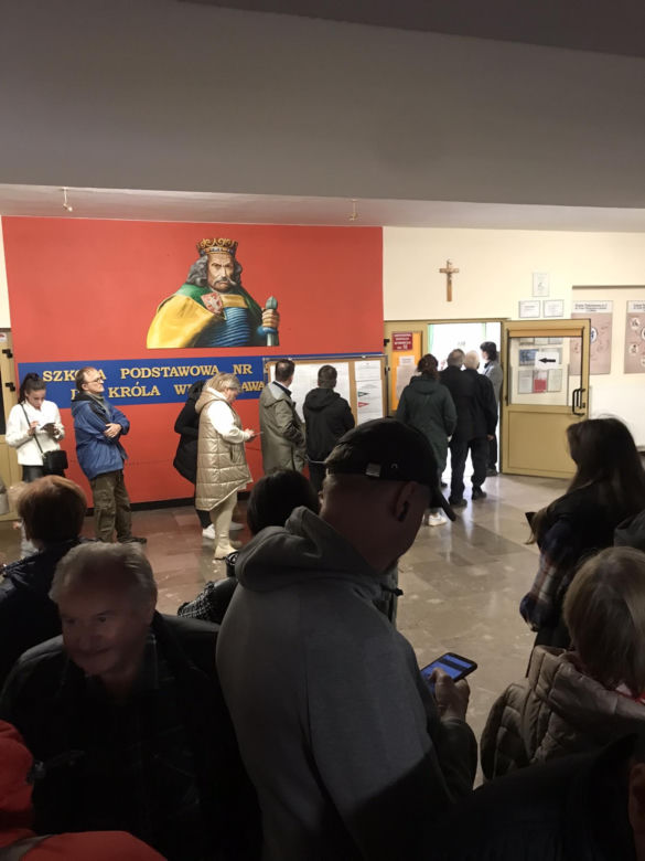 Ogromne kolejki przed lokalami wyborczymi w Lublinie