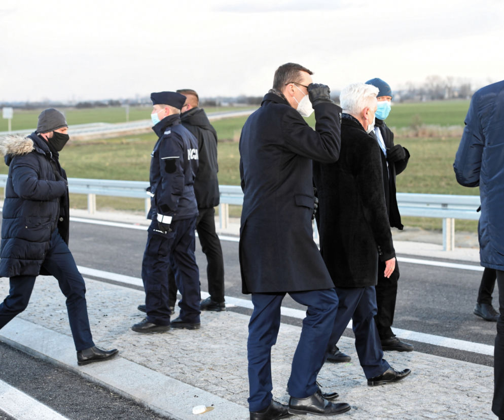 Policja chroni Morawieckiego przed rolnikami
