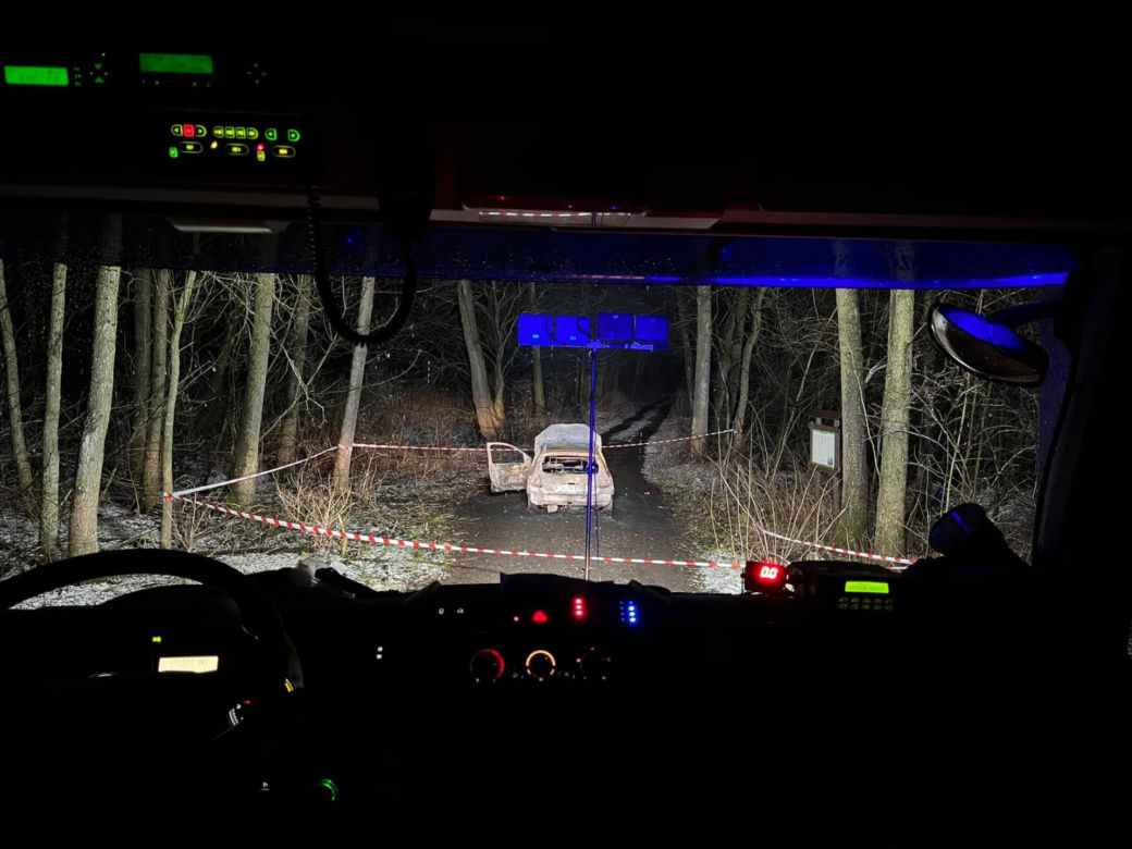 Makabra pod Mordami. Spalił się w aucie, bo zapalił papierosa